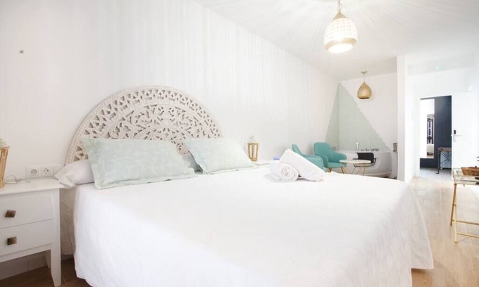 San Francisco-Ribera Apartment | Double suite with hydromassage bathtub