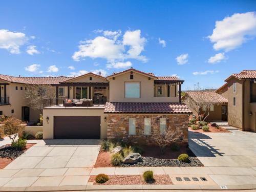 Santa Clara House | Double the Fun combo - Canyon Springs 76 and Desert Moose 75 home