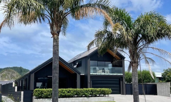 Pauanui House | Double Waterfront Pauanui Waterways Home With Stunning Views And Private Jetty