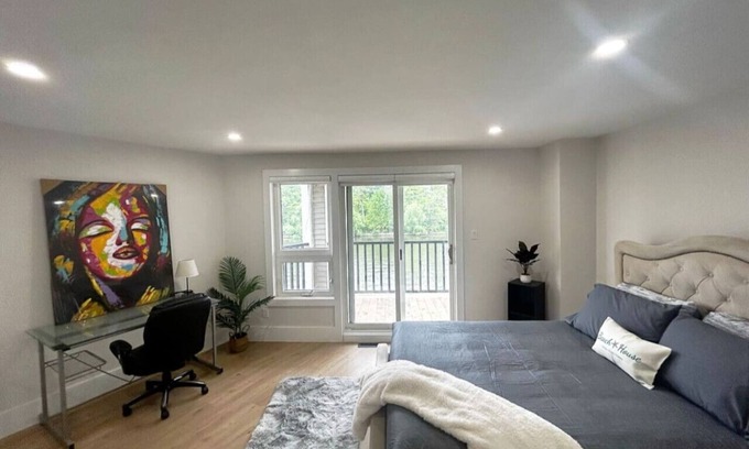 Wasaga Beach Apartment | Double Waterside Beach Oasis
