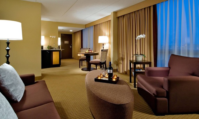 Arlington Heights Hotel | DoubleTree by Hilton Chicago - Arlington Heights