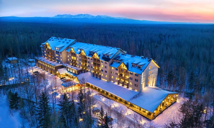 Changbai Mountain North Slope Hotel | DoubleTree by Hilton Changbaishan Hot Spring