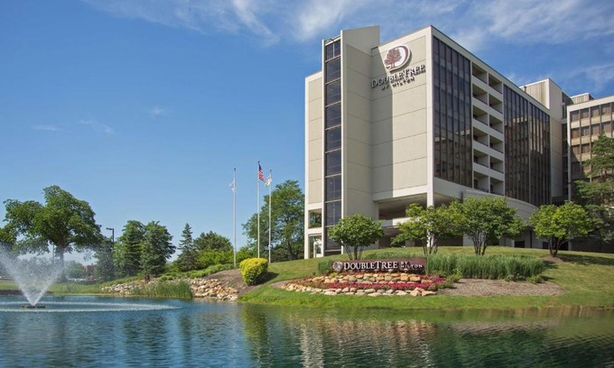 Oak Brook Hotel | DoubleTree by Hilton Chicago - Oak Brook