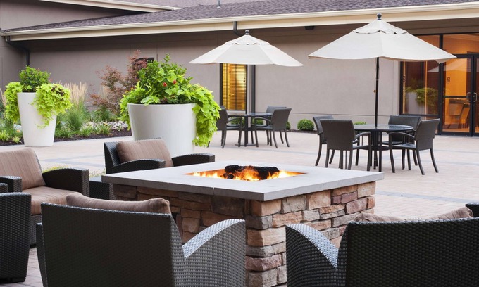 Collinsville Hotel | DoubleTree by Hilton Collinsville - St. Louis