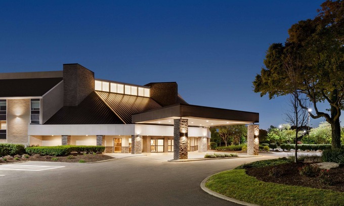 Dublin Hotel | DoubleTree by Hilton Columbus Dublin