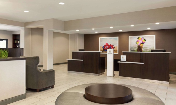 Novi Hotel | DoubleTree by Hilton Detroit Novi