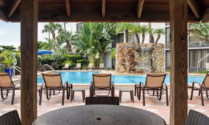 Villas Hotel | Doubletree by Hilton Fort Myers at Bell Tower Shops