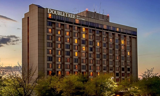 Chesterfield Hotel | DoubleTree by Hilton Hotel St. Louis - Chesterfield