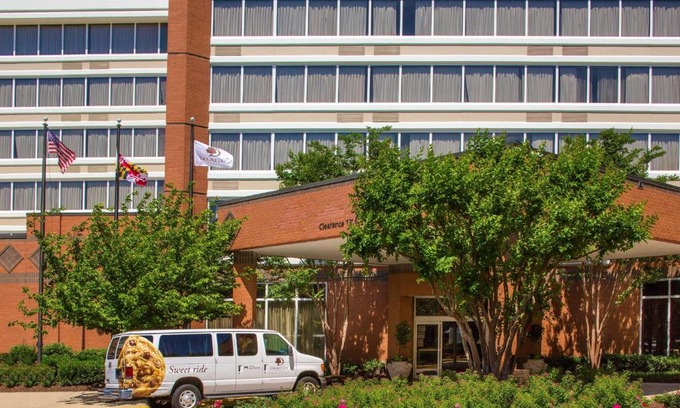 Lake Arbor Hotel | DoubleTree by Hilton Hotel Largo Washington DC