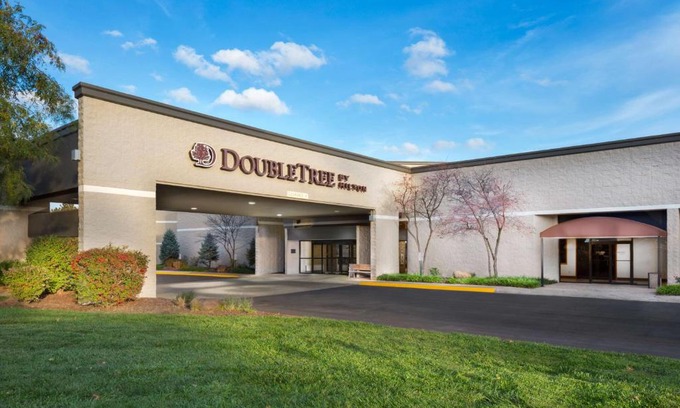 Lawrence Hotel | DoubleTree by Hilton Lawrence