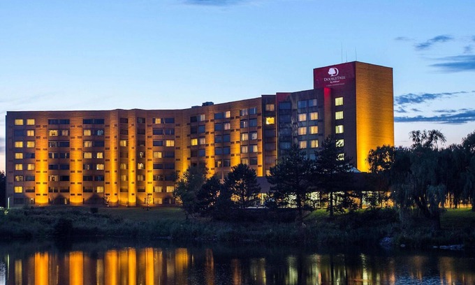 Naperville Hotel | DoubleTree by Hilton Lisle Naperville