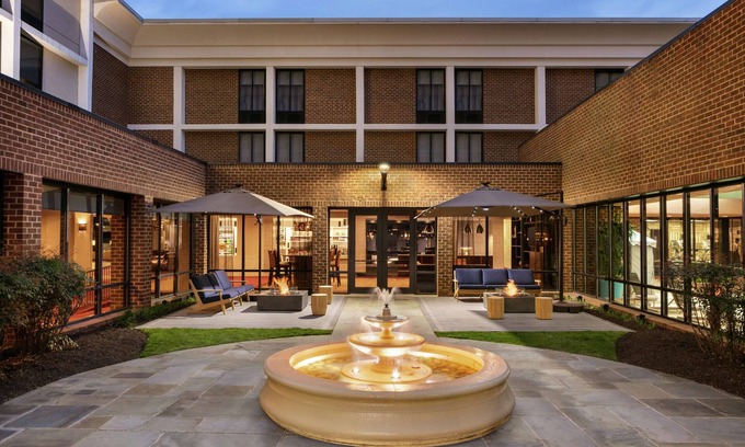 McLean Hotel | Doubletree by Hilton McLean Tysons
