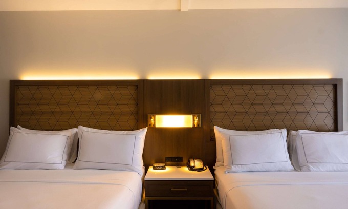 Tinton Falls Hotel | DoubleTree by Hilton Tinton Falls - Eatontown