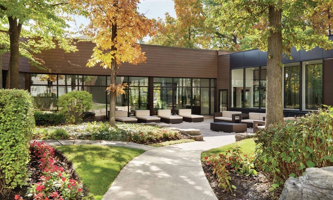 Northeast Mississauga Hotel | DoubleTree by Hilton Toronto Airport West
