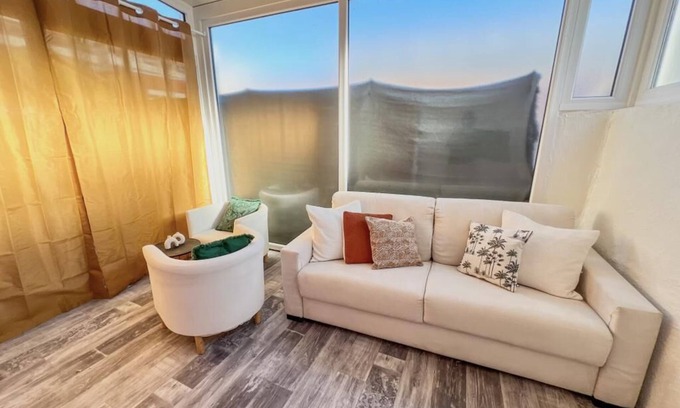 La Gare Apartment | Doux Pavillon - La Canopée: 8min walk from the station