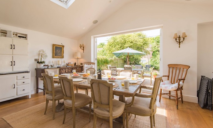 Deal Apartment | Downsview - A wonderfully large family home on the beach in Kingsdown, Kent sleeping eight