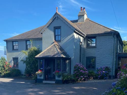 Dartmouth House | Downton Lodge Country Bed and Breakfast and; Self Catering