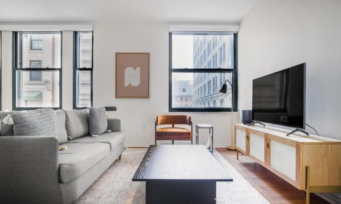 Downtown Boston Apartment | Downtown 1BR w Gym WD nr Faneuil Hall BOS-561