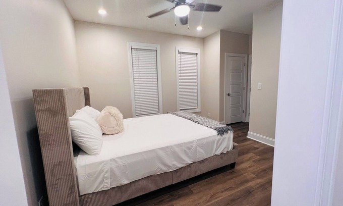 Old Louisville House | Downtown 2 bedrooms Luxe unit.