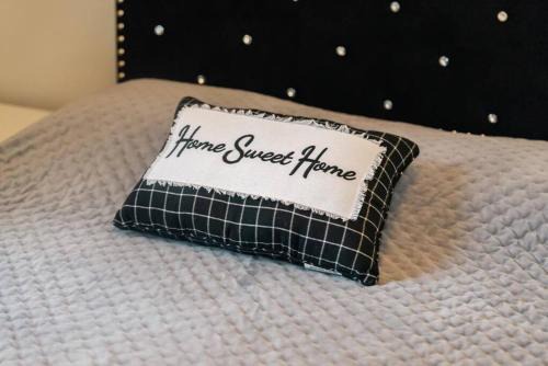 Sioux Falls Apartment | Downtown 2BR near Hospitals - Ideal 4 Work or Play