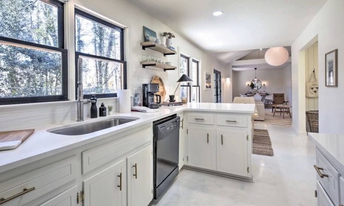 Alpharetta House | Downtown Alpharetta Chic Home! 'Hillside Haven' near Avalon, Firepit & Game Room