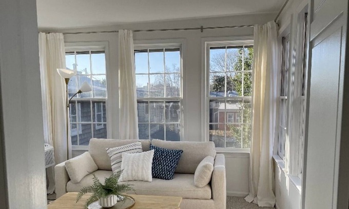Historic District Apartment | Downtown Annapolis, steps from Main Street, City Dock, and Naval Academy - Apt 2