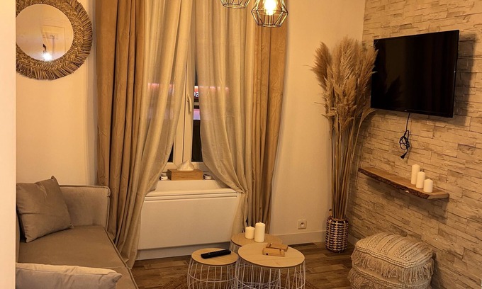 Crepy-en-Valois Apartment | Downtown apartment