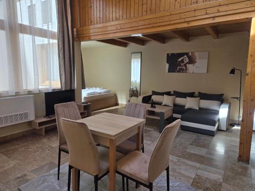Gyor Apartment | Downtown Apartman - Friends