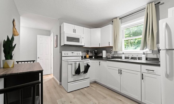 Fort Wayne Apartment | Downtown Apt w Free Parking near Electric Works