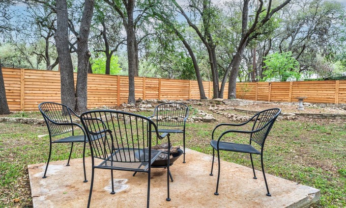 Blanco House | Downtown Blanco Relaxing Retreat
