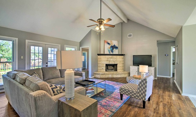 Boerne House | Downtown Boerne Home on Cibolo Creek w/Fire Pit