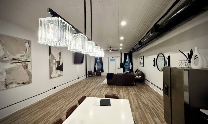 Jacksboro Apartment | “Downtown Boro Loft” Charming 1600 sq foot open concept Downtown Jacksboro