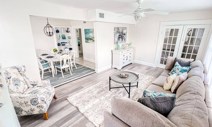 Bradenton House | Downtown Bradenton Bliss: 3-Bed Apartment