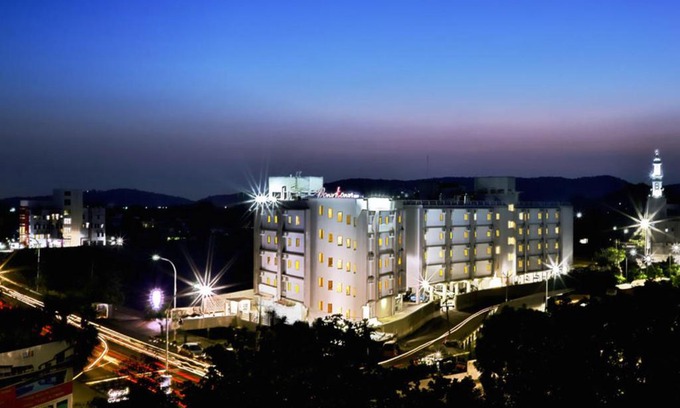 Mahindra World City Hotel | Downtown Business Hotel