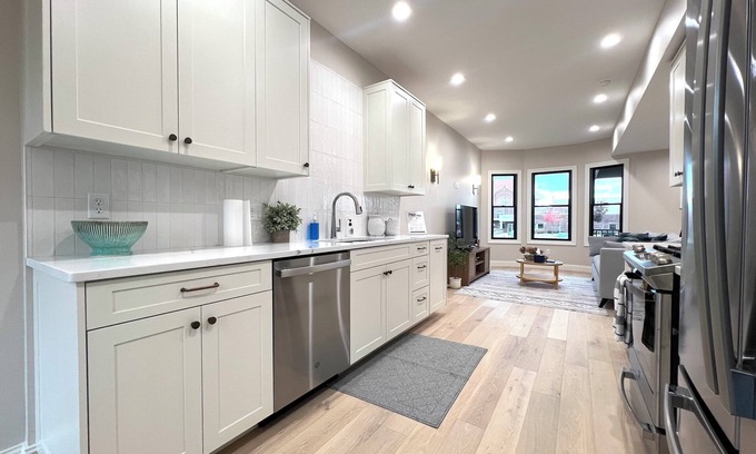 Cedar Falls House | Downtown Cedar Falls Historic Brownstone!