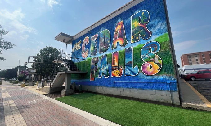 Cedar Falls Apartment | Downtown CF Studio - Free Gated Parking! 520