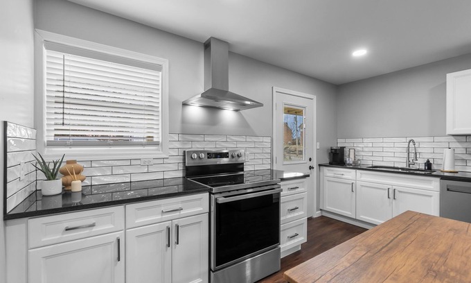 Cape Girardeau Apartment | Downtown Charm: 2 BR Retreat, #10