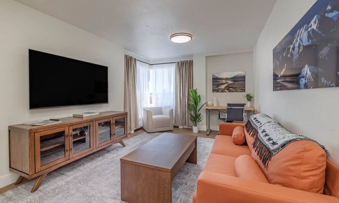 Downtown Anchorage Apartment | Downtown Coastal View 1 Bedroom