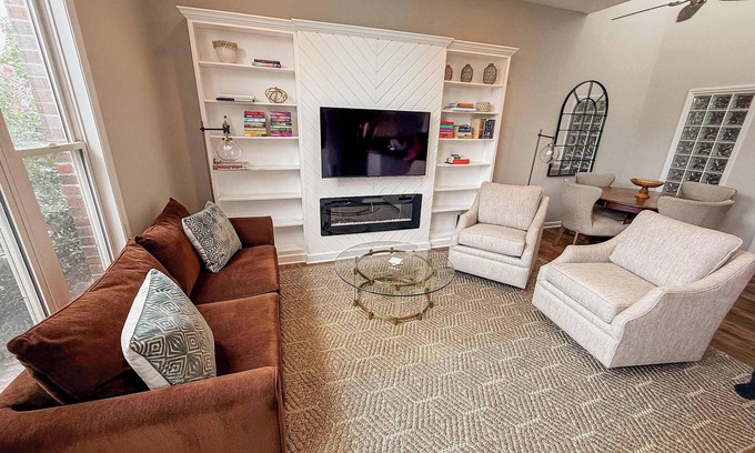 Downtown Condo | Downtown Condo - 2BR, 2BA, Walk to Everything!