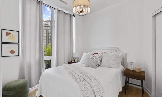 King West Village Condo | Downtown Condo! Walk to Lake, Exhibition, BMO, Budweiser & GO.