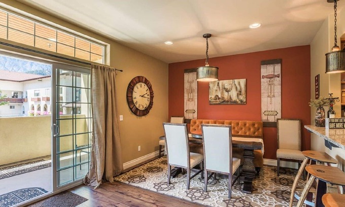 Leavenworth Condo | Downtown Corner Unit with Views