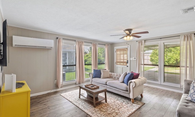 Lake Charles House | Downtown Cottage in Lake Charles, LA