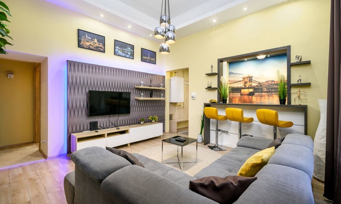 Erzsebetvaros Apartment | Downtown Deluxe-Two Bedroom Apartment with Sauna