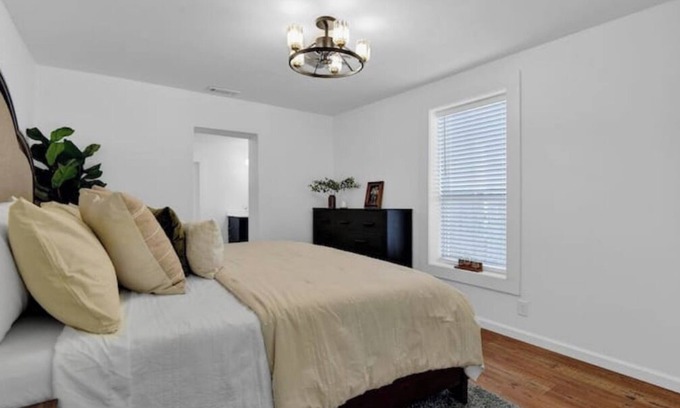 Denison House | Downtown Denison Dream