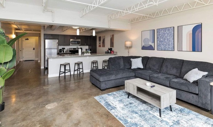 Downtown Des Moines Apartment | Downtown Des Moines Gem: 2BR/2BA + Balcony & Grill
