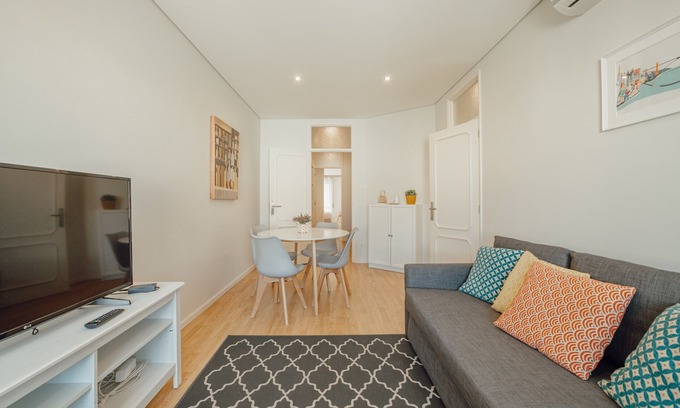 Uniao de Freguesias do Centro Apartment | DOWNTOWN DESIGN WITH BALCONY