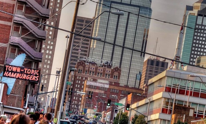 Downtown Kansas City Apartment | ★ Downtown Downtown Downton ★