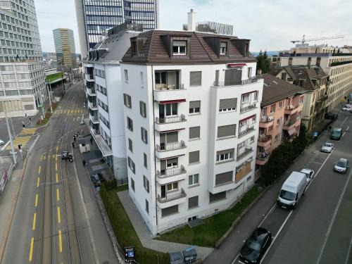 Oerlikon House | Downtown Dream 3 5BR with Balcony and Style BA21
