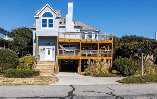 Duck House | Downtown Duck Resort Perks Ocean Views & Hot Tub