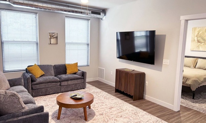 Downtown Eau Claire Apartment | Downtown EC 2bdrm w/parking